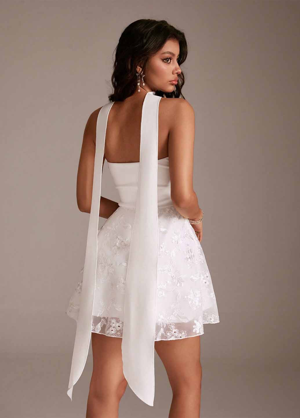 Белое праздничный, коктейльное платье клеш SHEIN однотонное