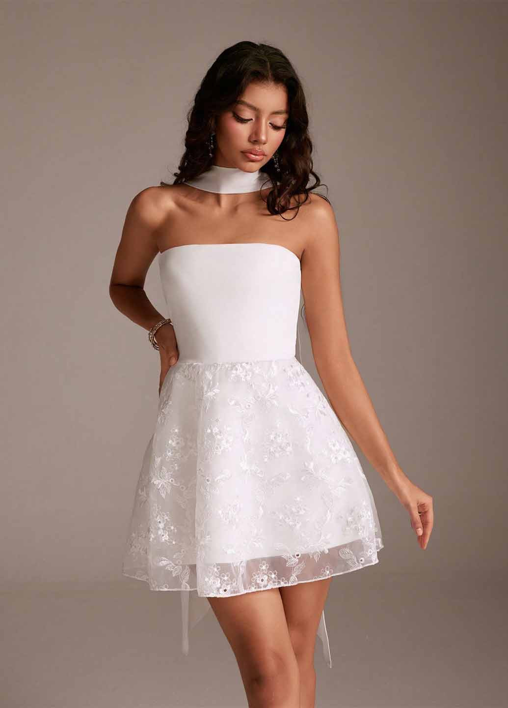 Белое праздничный, коктейльное платье клеш SHEIN однотонное