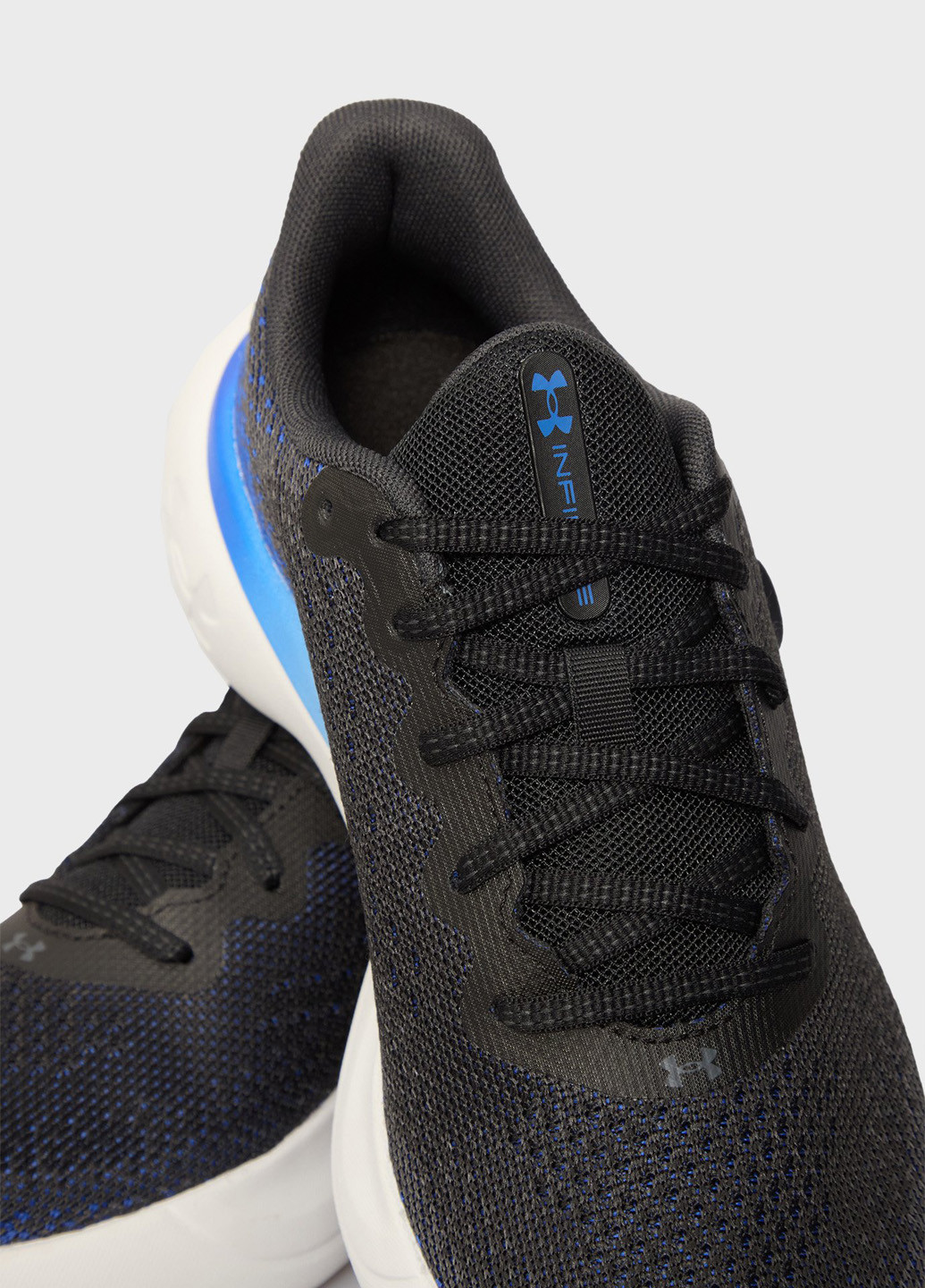 Сірі всесезон кросівки Under Armour