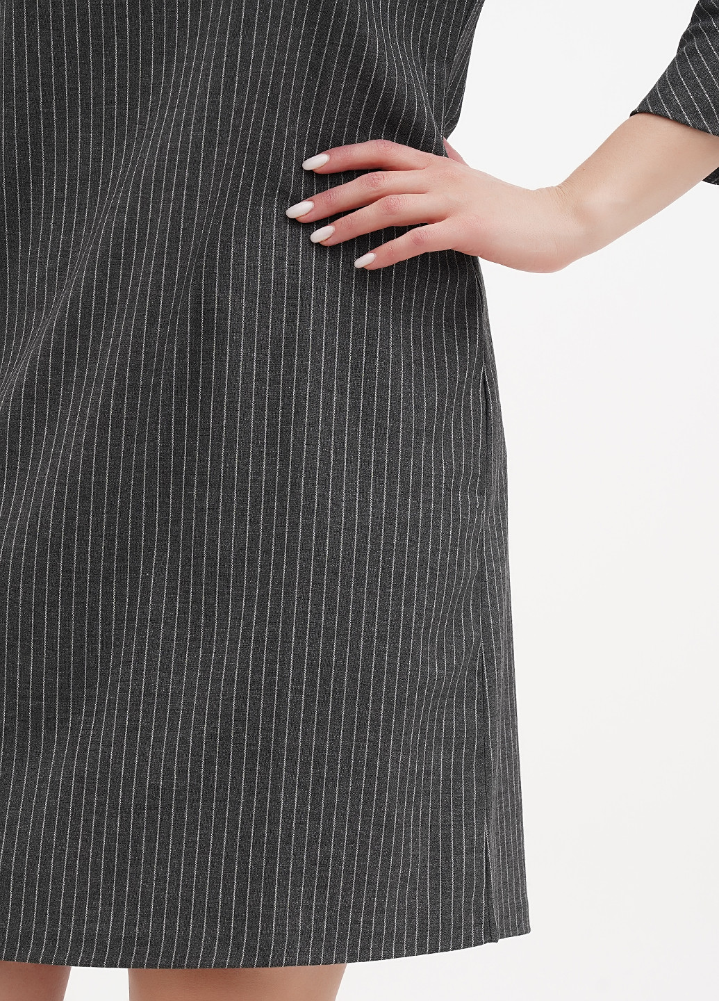 Темно-серое кэжуал платье а-силуэт Sassofono в полоску