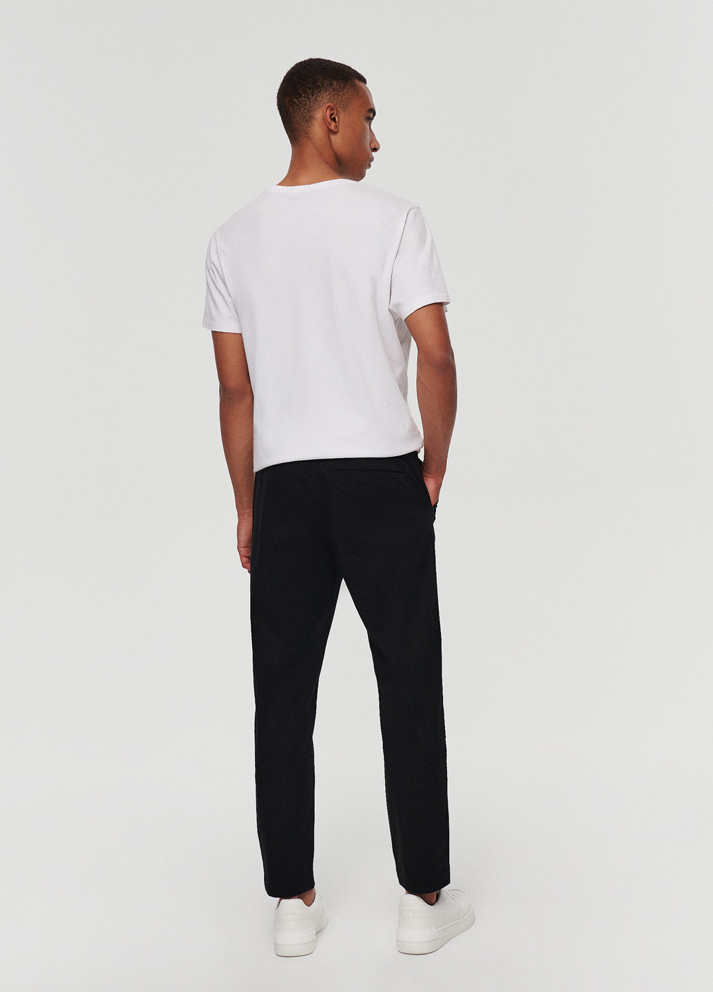 Черные кэжуал демисезонные каррот брюки House