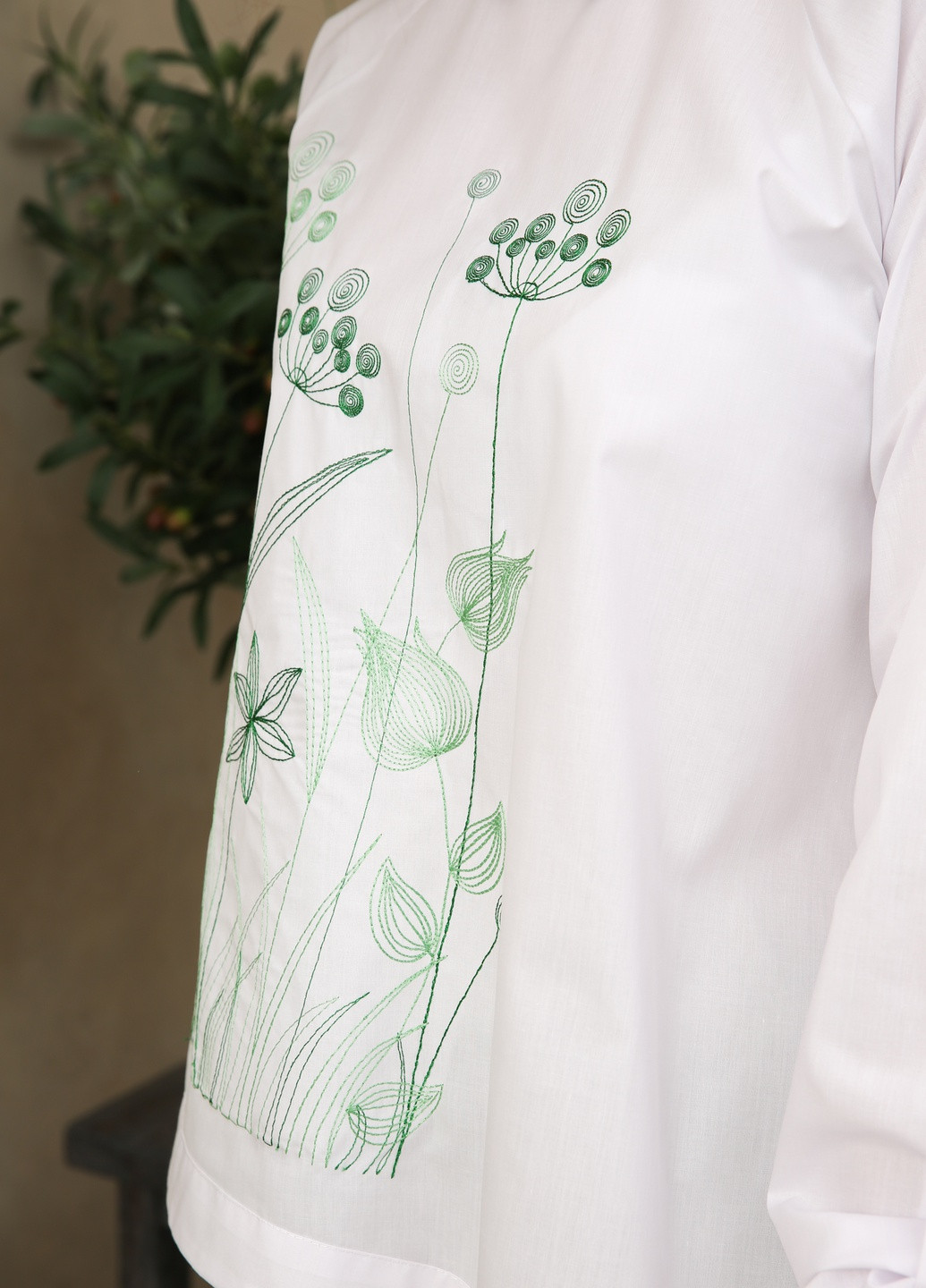 Белая демисезонная дизайнерская туника с вышивкой INNOE Блуза с вышивкой