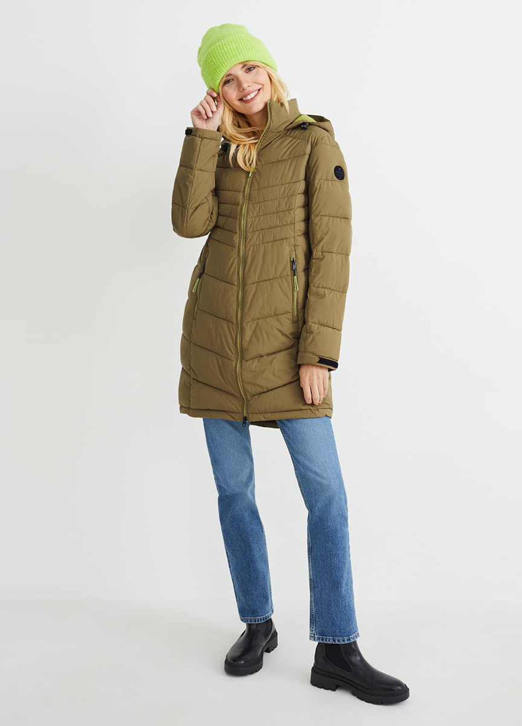 Оливкова демісезонна куртка C&A