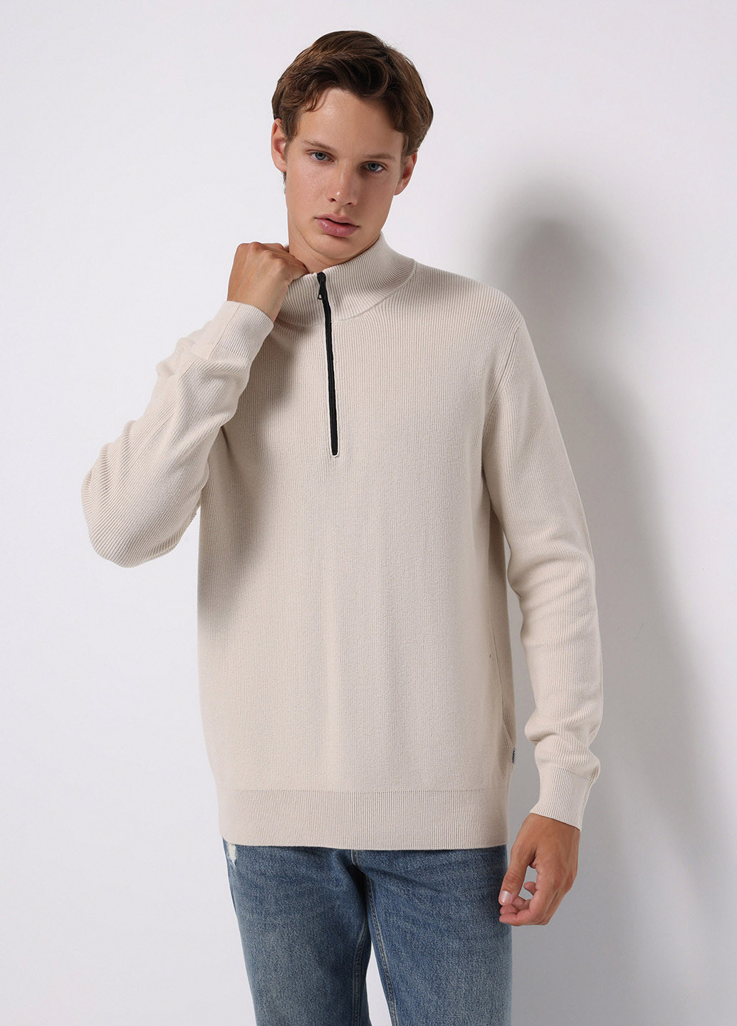 Світло-бежевий зимовий светр Colin's