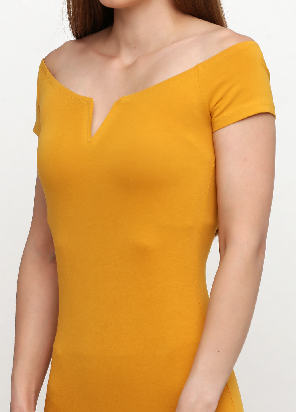 Желтое кэжуал платье с открытыми плечами Terranova однотонное