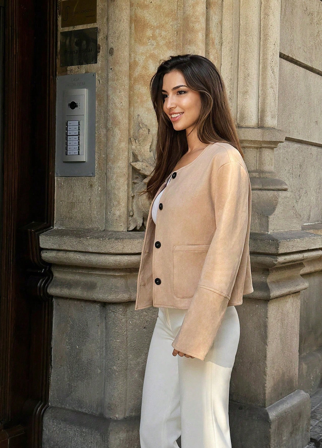 Светло-бежевая демисезонная куртка куртка-пиджак SHEIN