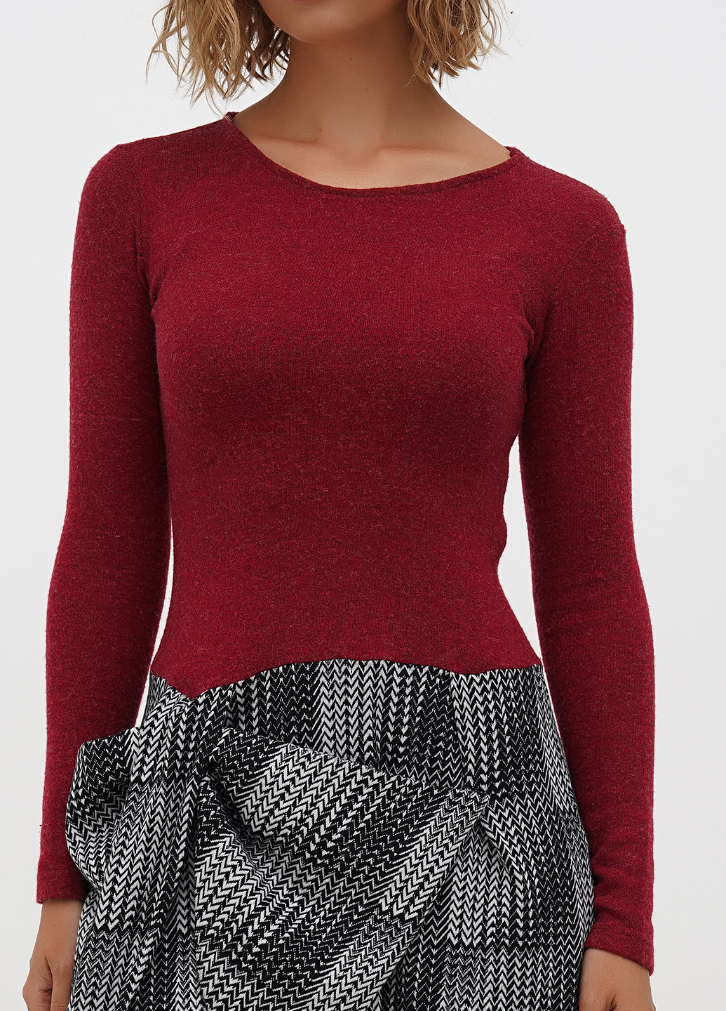 Комбинированное кэжуал платье Sassofono с абстрактным узором