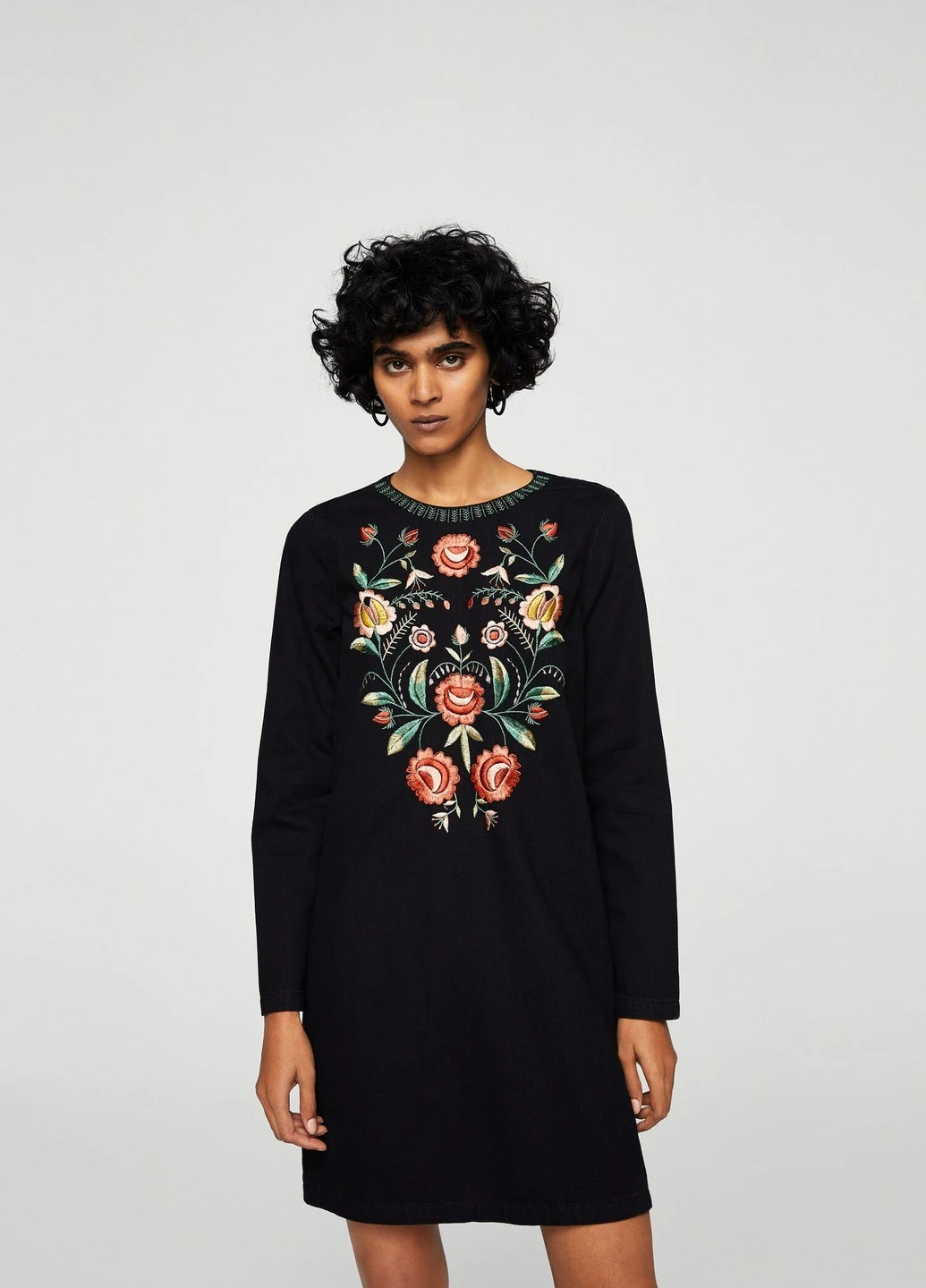 Черное кэжуал платье Mango