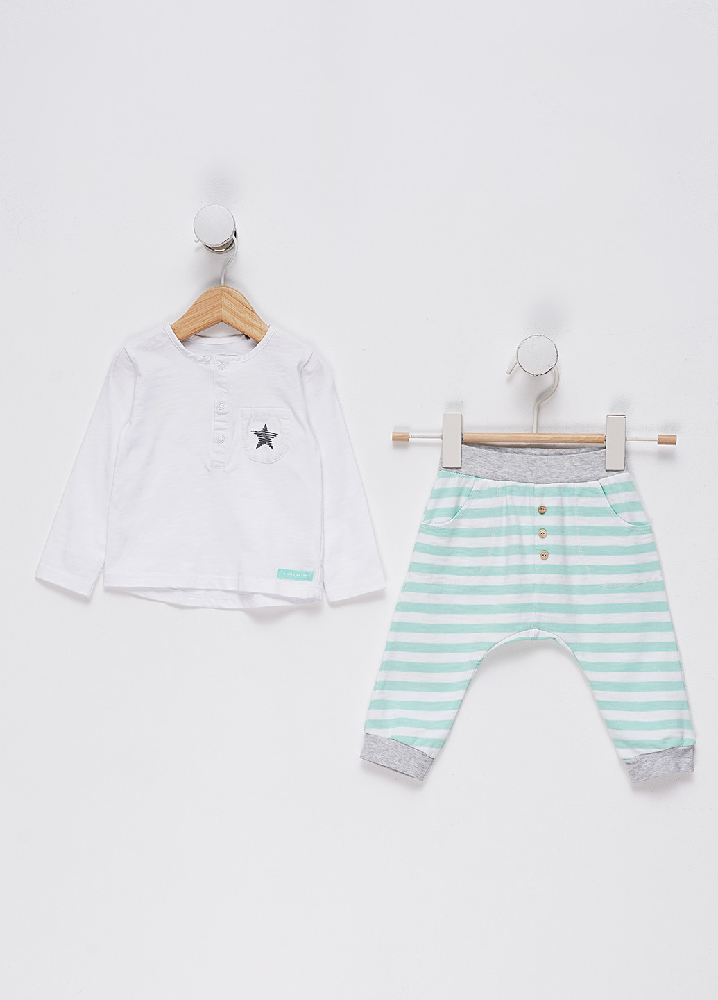 Білий демісезонний костюм (лонгслів, штани) Bellybutton