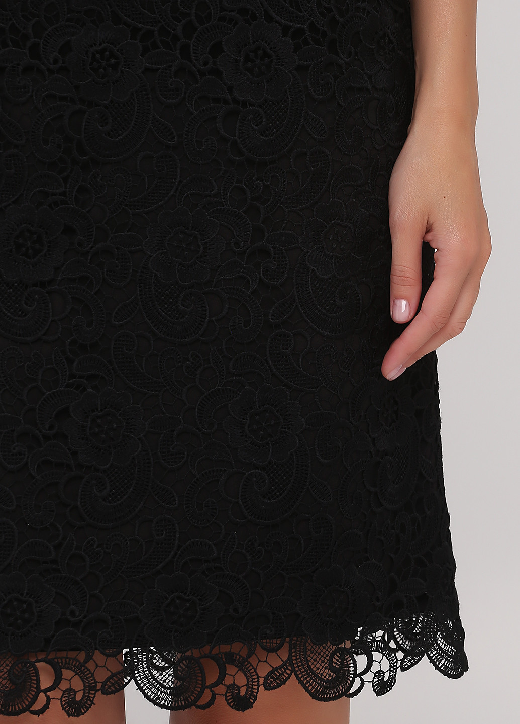 Черное коктейльное платье футляр, с баской No Brand однотонное