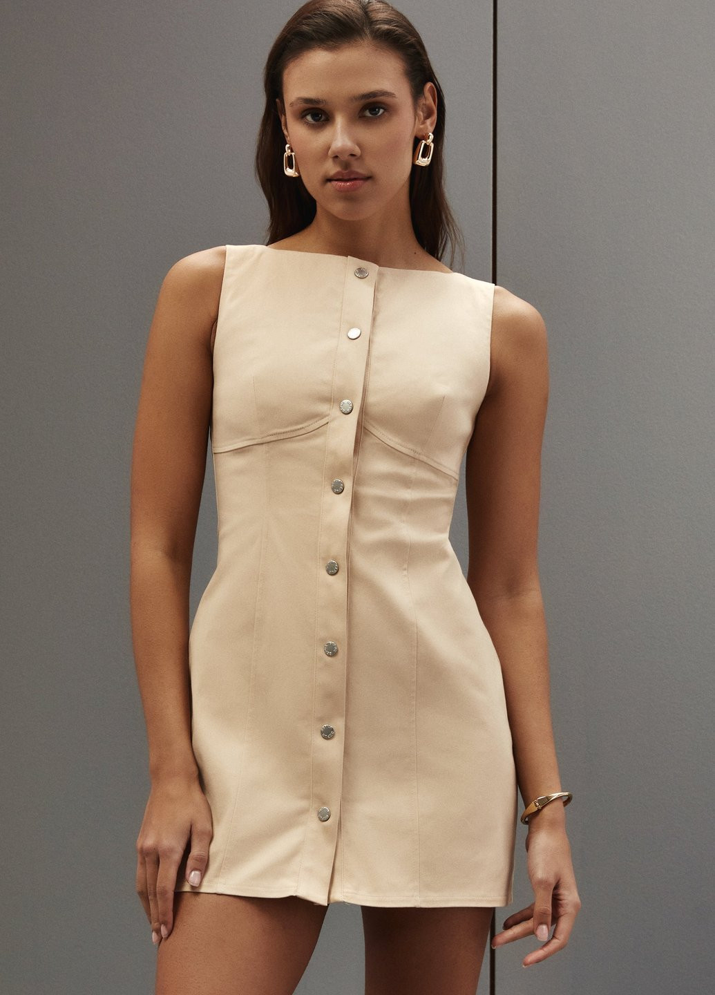 Бежевое кэжуал платье футляр Gepur однотонное