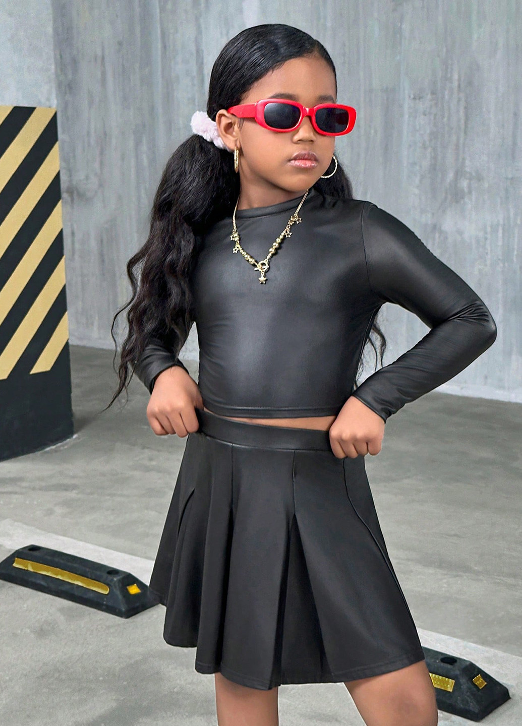 Чорний демісезонний костюм (топ, спідниця) спідничний SHEIN