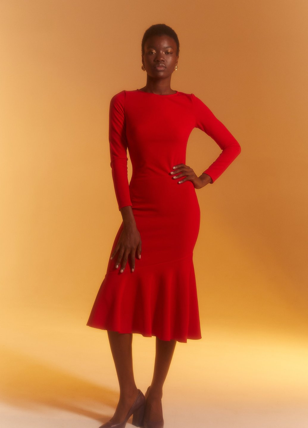Красное вечернее красное платье миди с оборкой Gepur однотонное