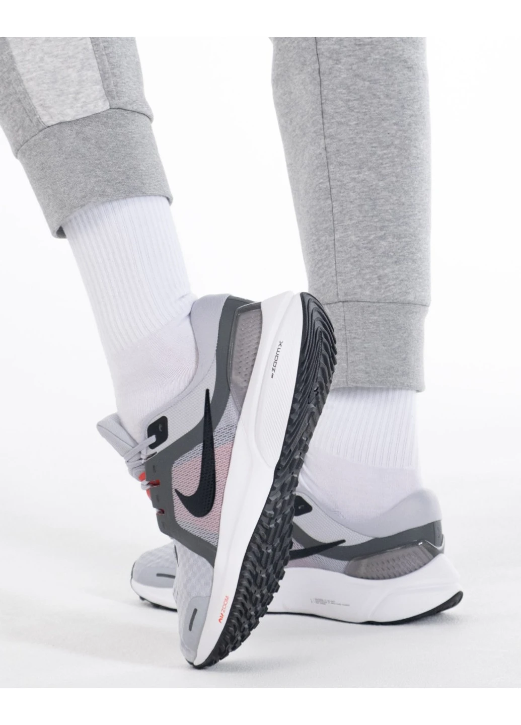 Серые демисезонные кроссовки air zoom vomero 16 Nike