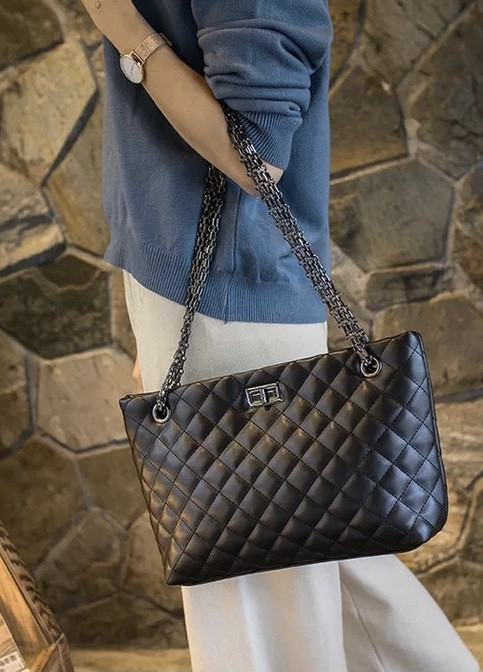 Женская классическая сумка через плечо шопер на цепочке черная NoName (251204331)