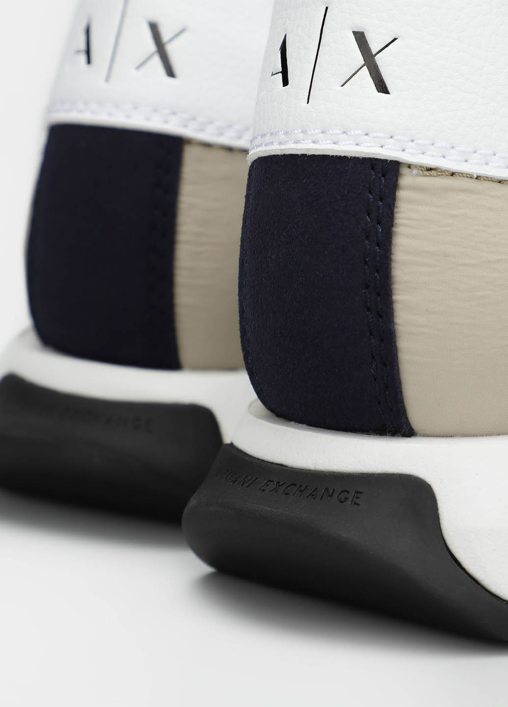 Бежевые демисезонные кроссовки Armani Exchange