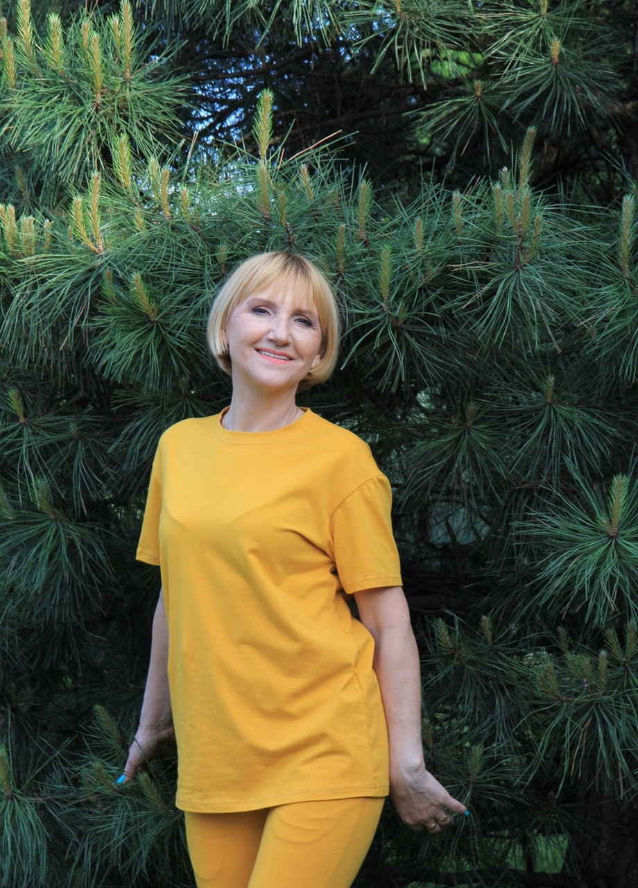 Желтое кэжуал костюм женский для прогулок V.O.G. однотонное