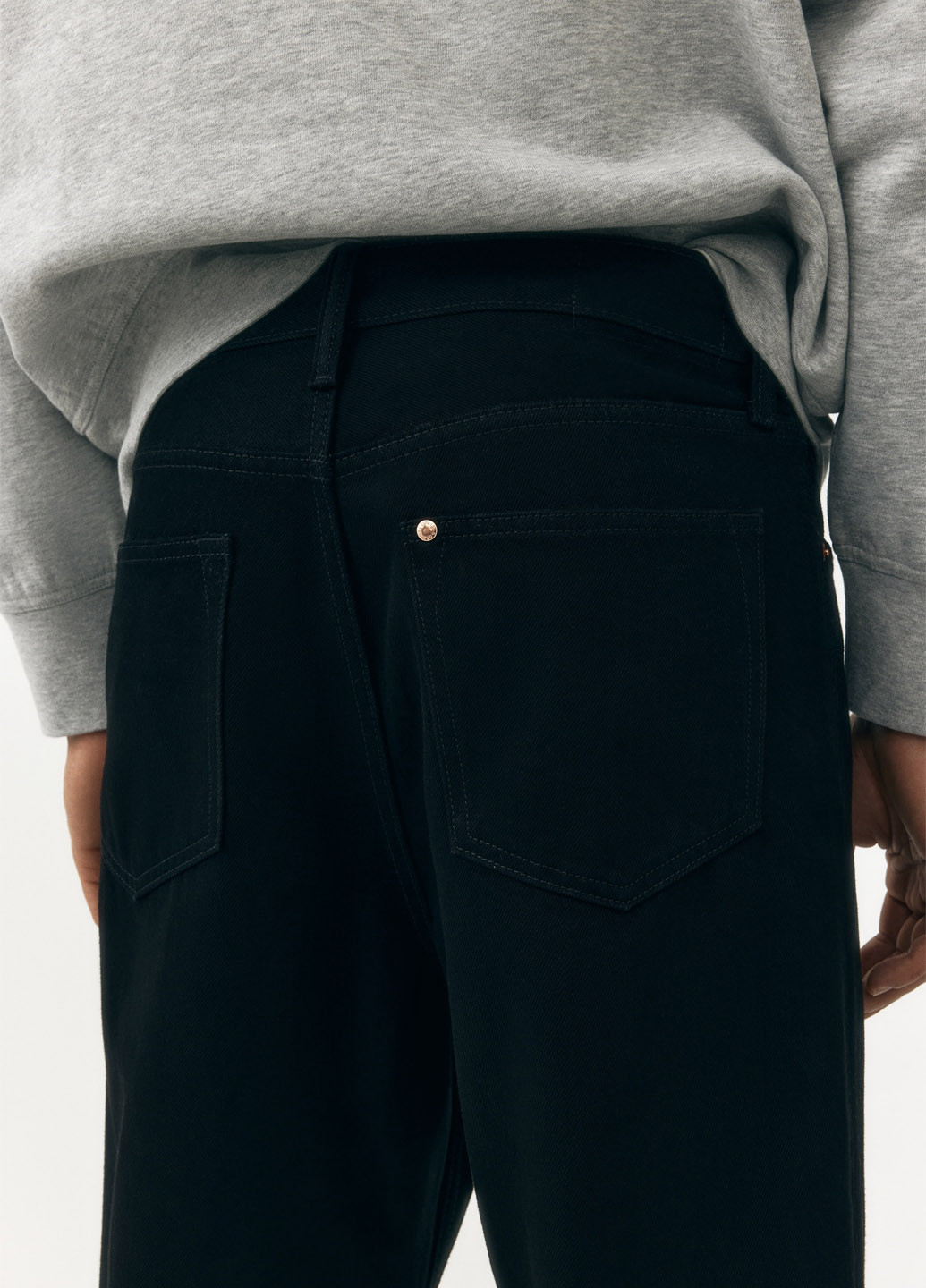 Черные демисезонные прямые джинсы H&M