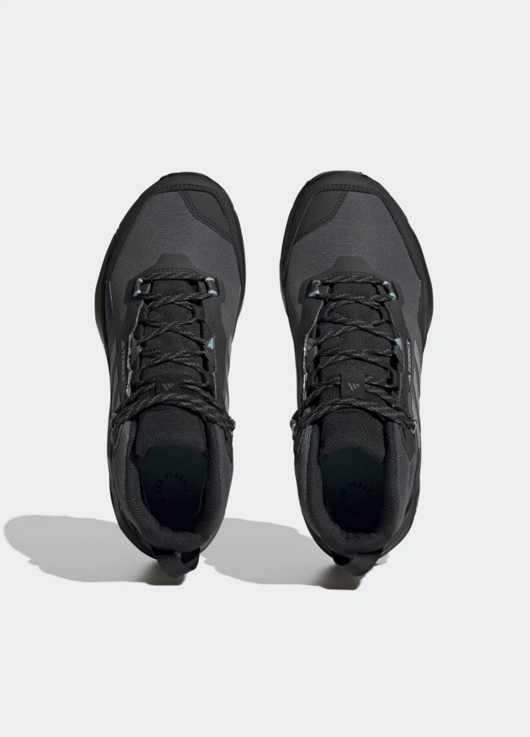 Черные осенние ботинки hq1049 adidas