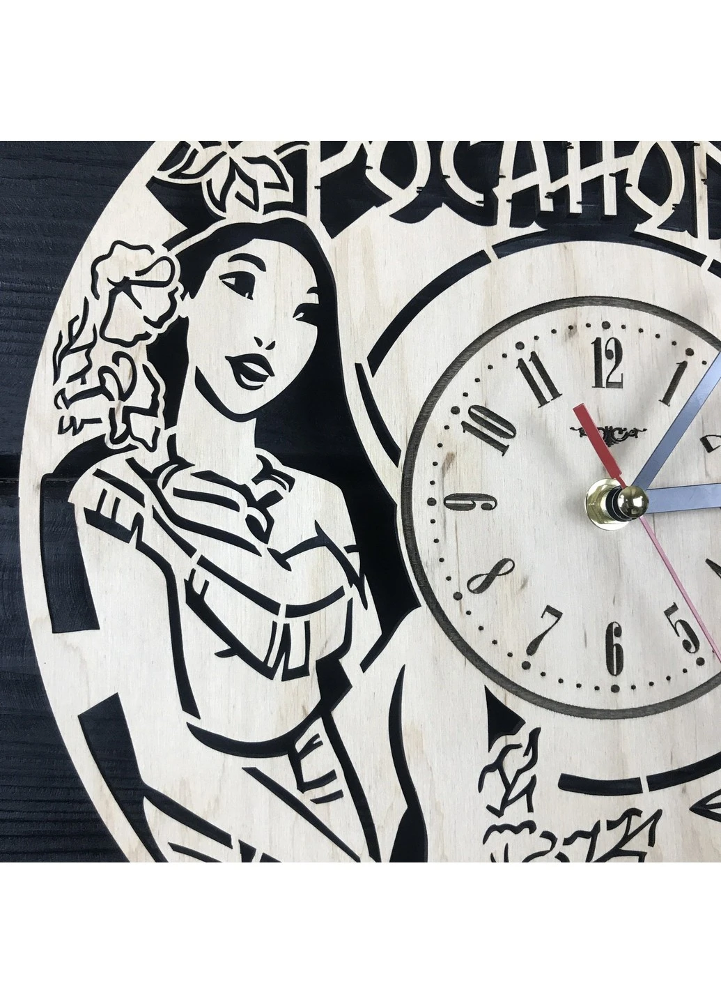 Дизайнерський дитячий настінний годинник «Покахонтас» 7Arts (253566584)