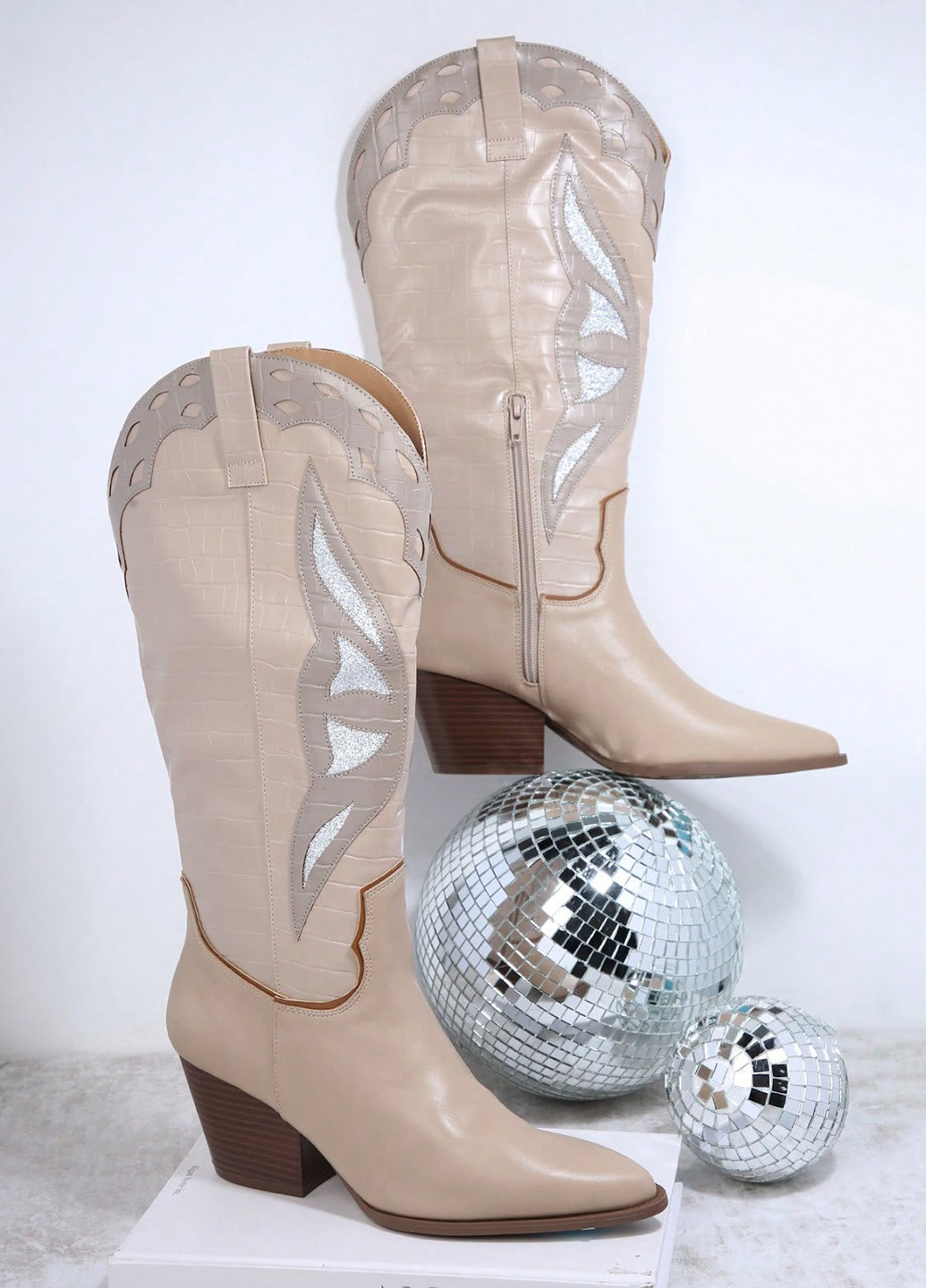 Осенние ботильоны казаки SHEIN с аппликацией, со стразами