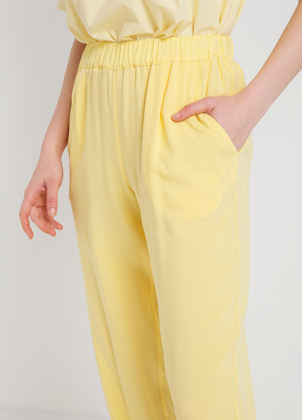 Желтые кэжуал летние зауженные брюки BGN
