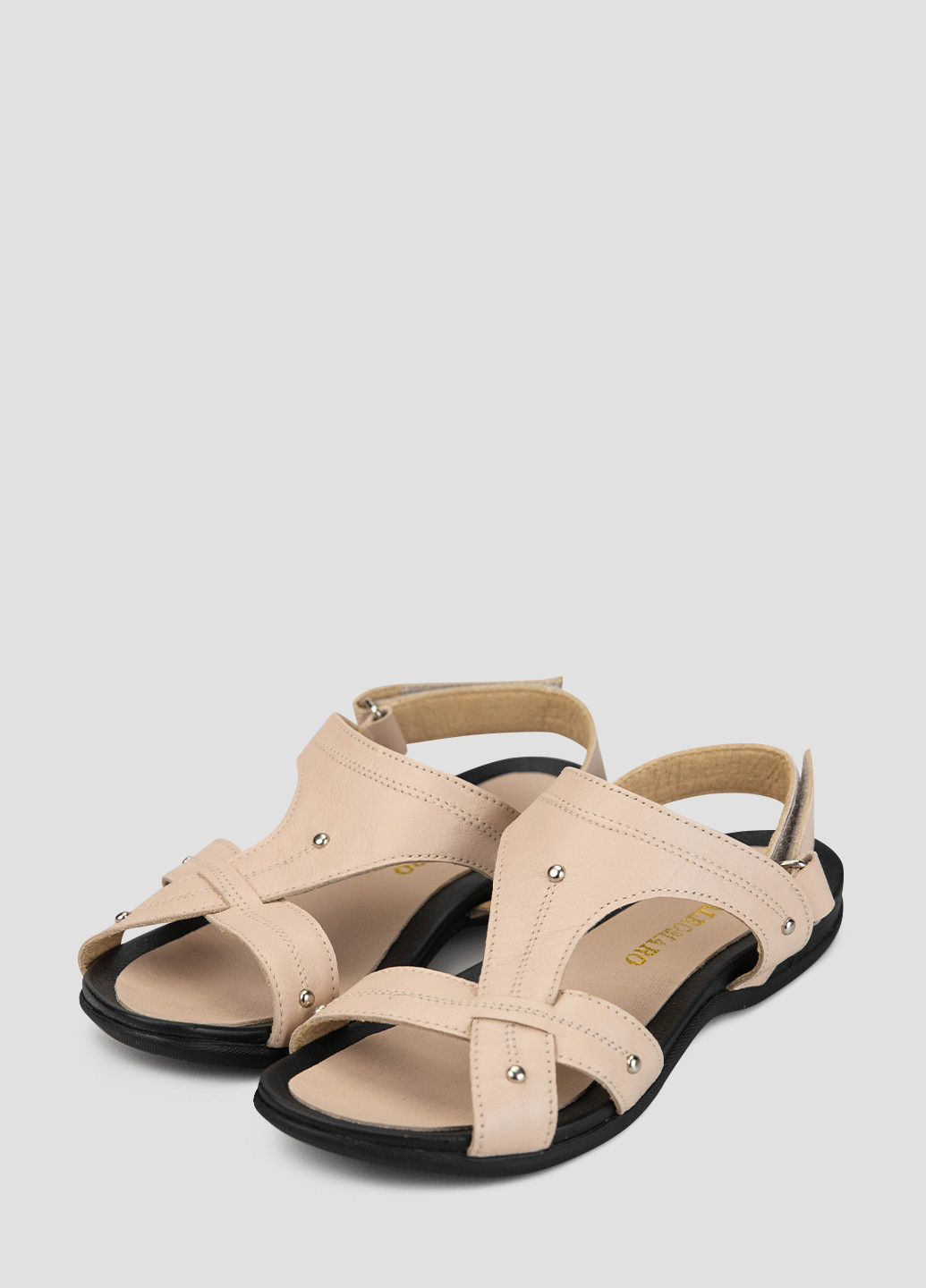 Пудровые босоножки Alromaro на липучке с заклепками