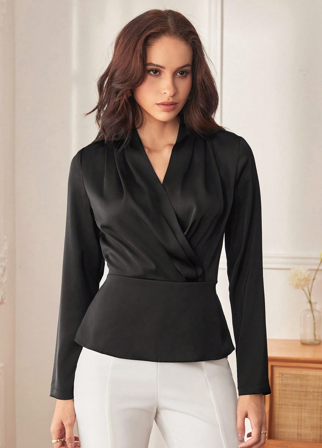 Чёрная блуза с баской, на запах SHEIN