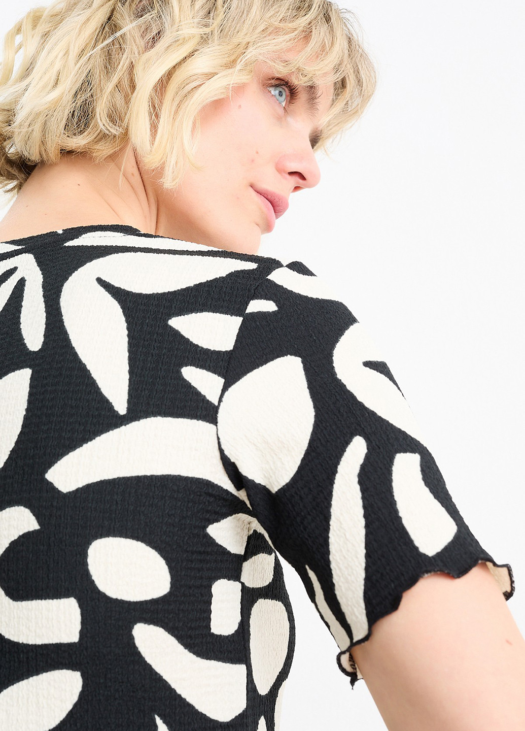 Чёрно-белую блуза C&A