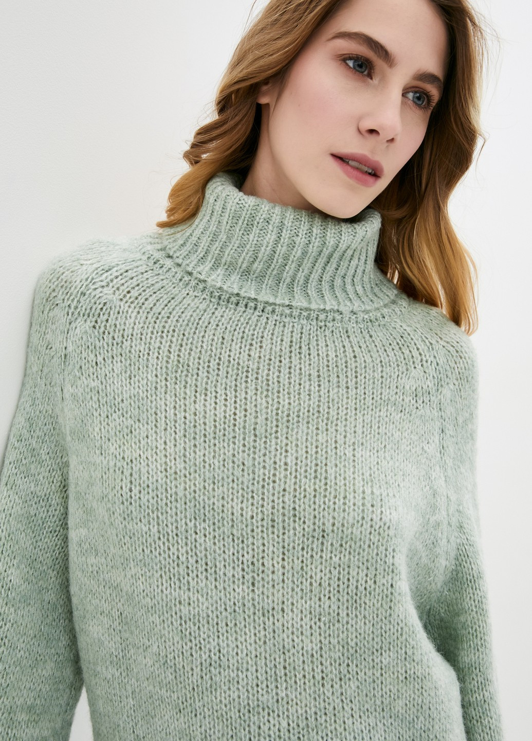 Фисташковый демисезонный свитер Sewel