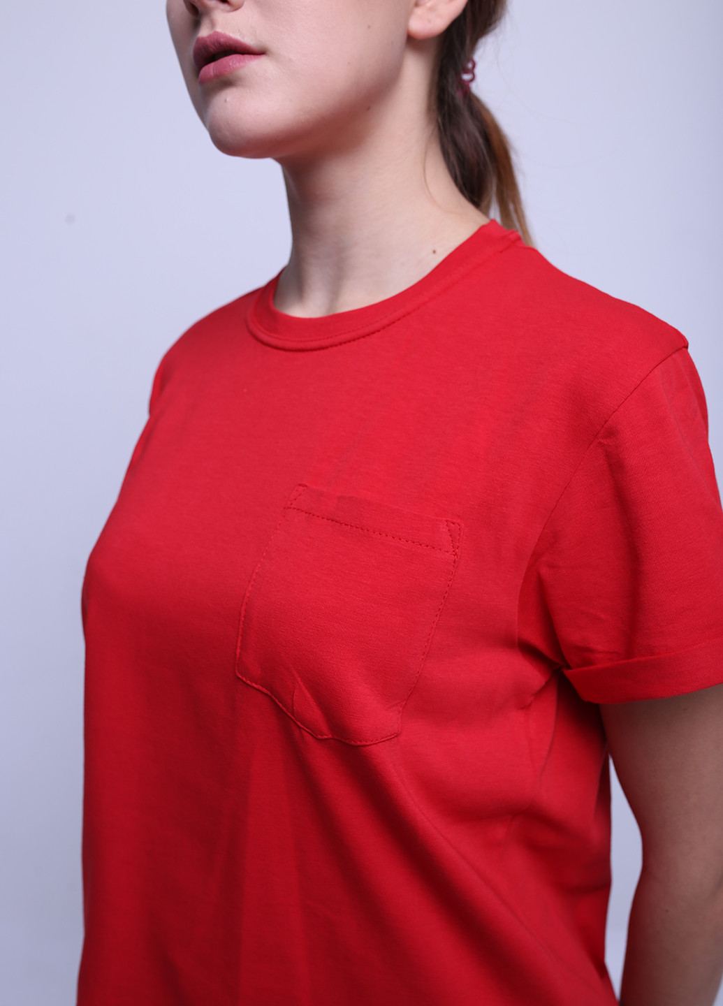 Красная летняя футболка Monro