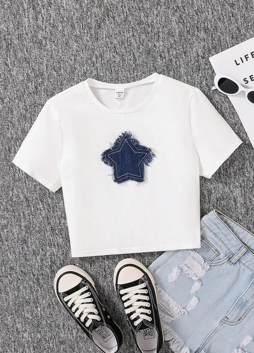 Белая летняя футболка SHEIN