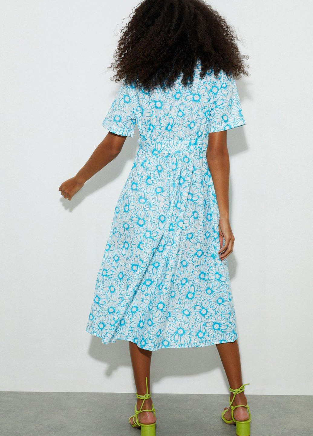 Белое кэжуал платье а-силуэт Dorothy Perkins с цветочным принтом