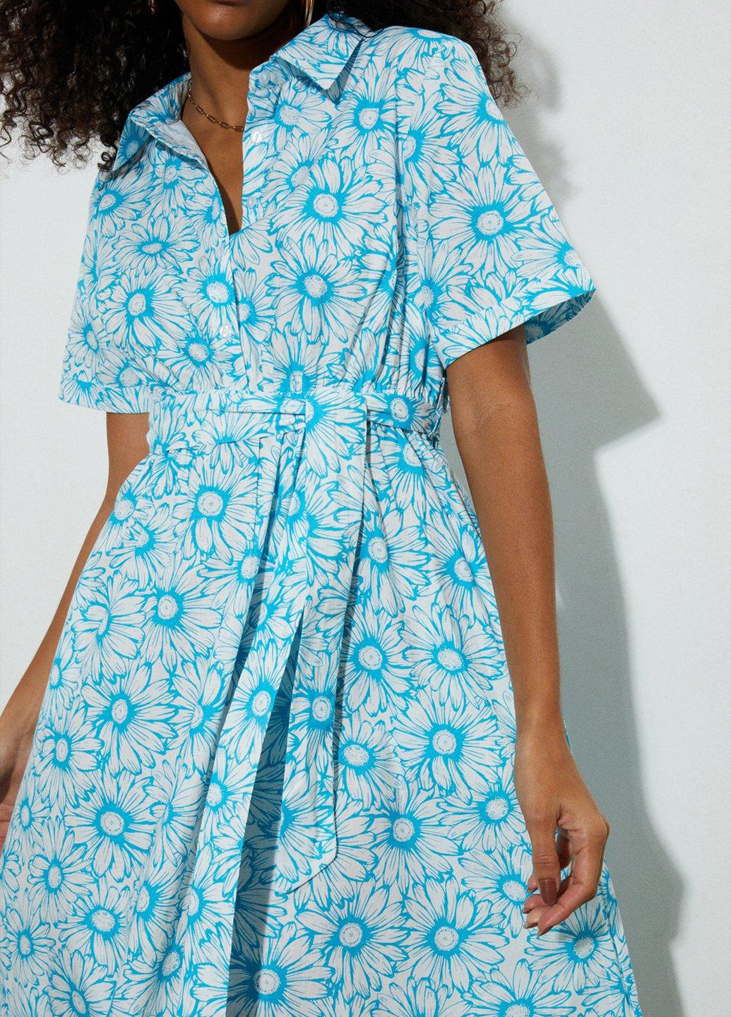 Белое кэжуал платье а-силуэт Dorothy Perkins с цветочным принтом