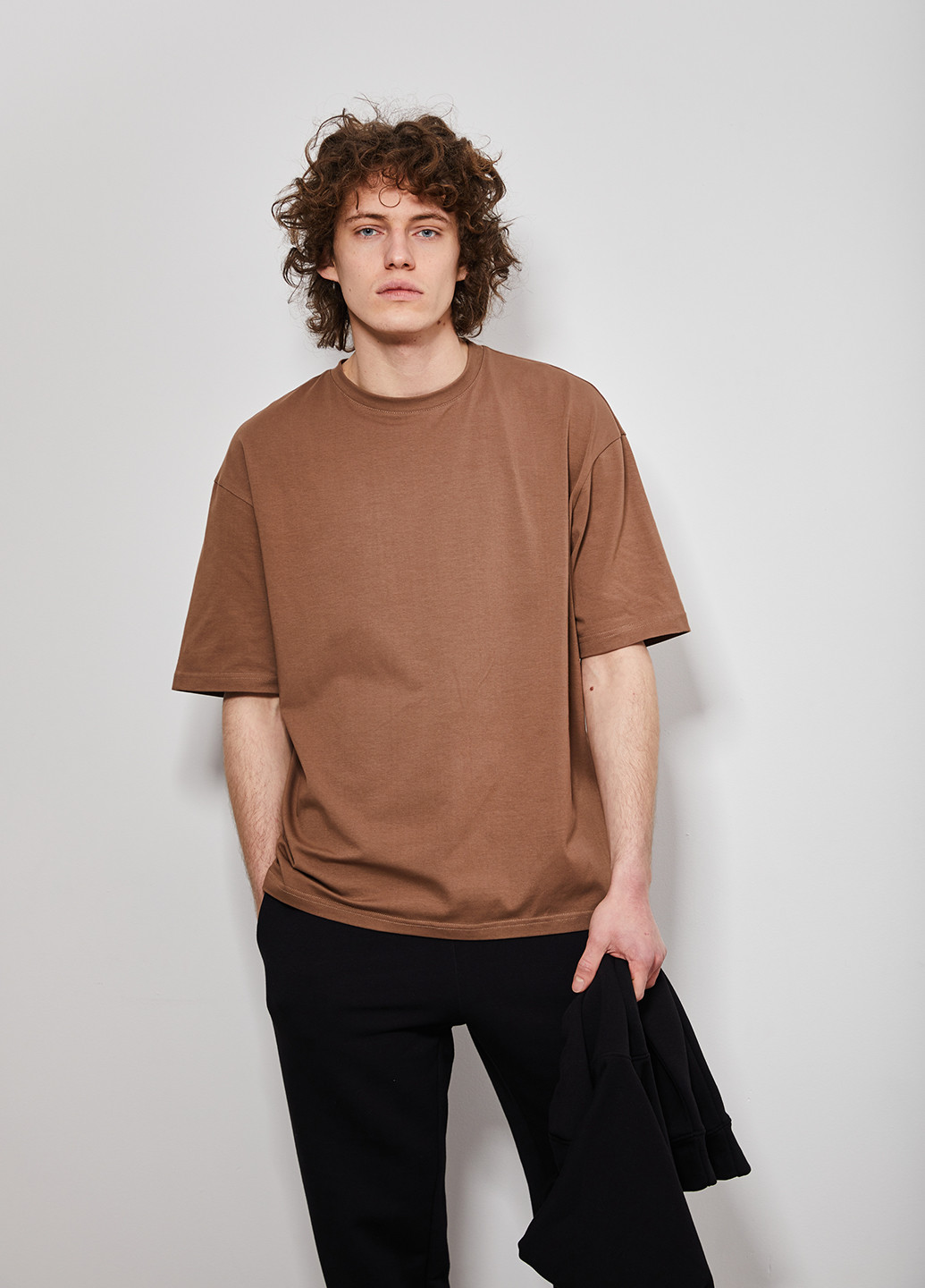 Світло-коричнева футболка оверсайз для чоловіків KASTA design