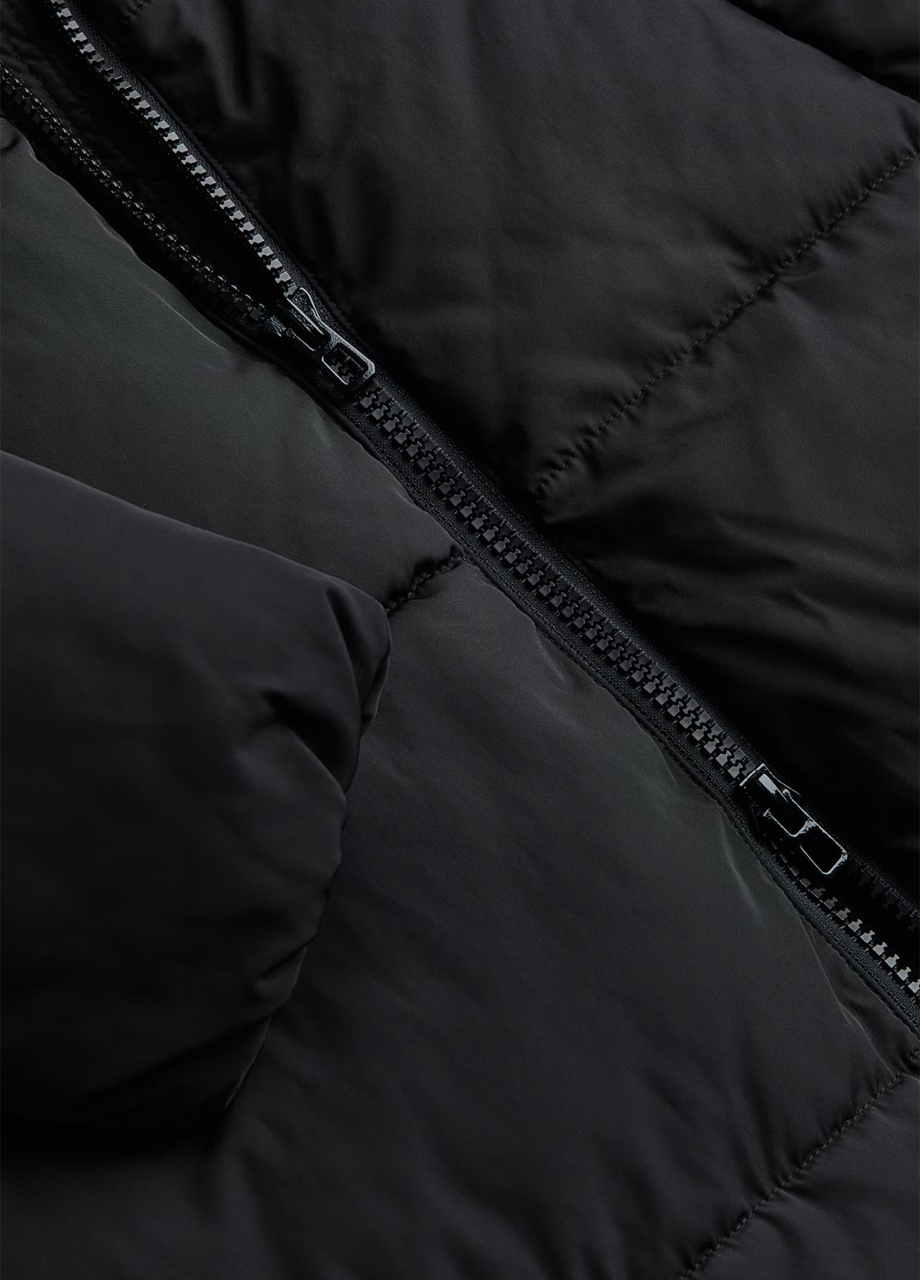 Чорна зимня куртка H&M