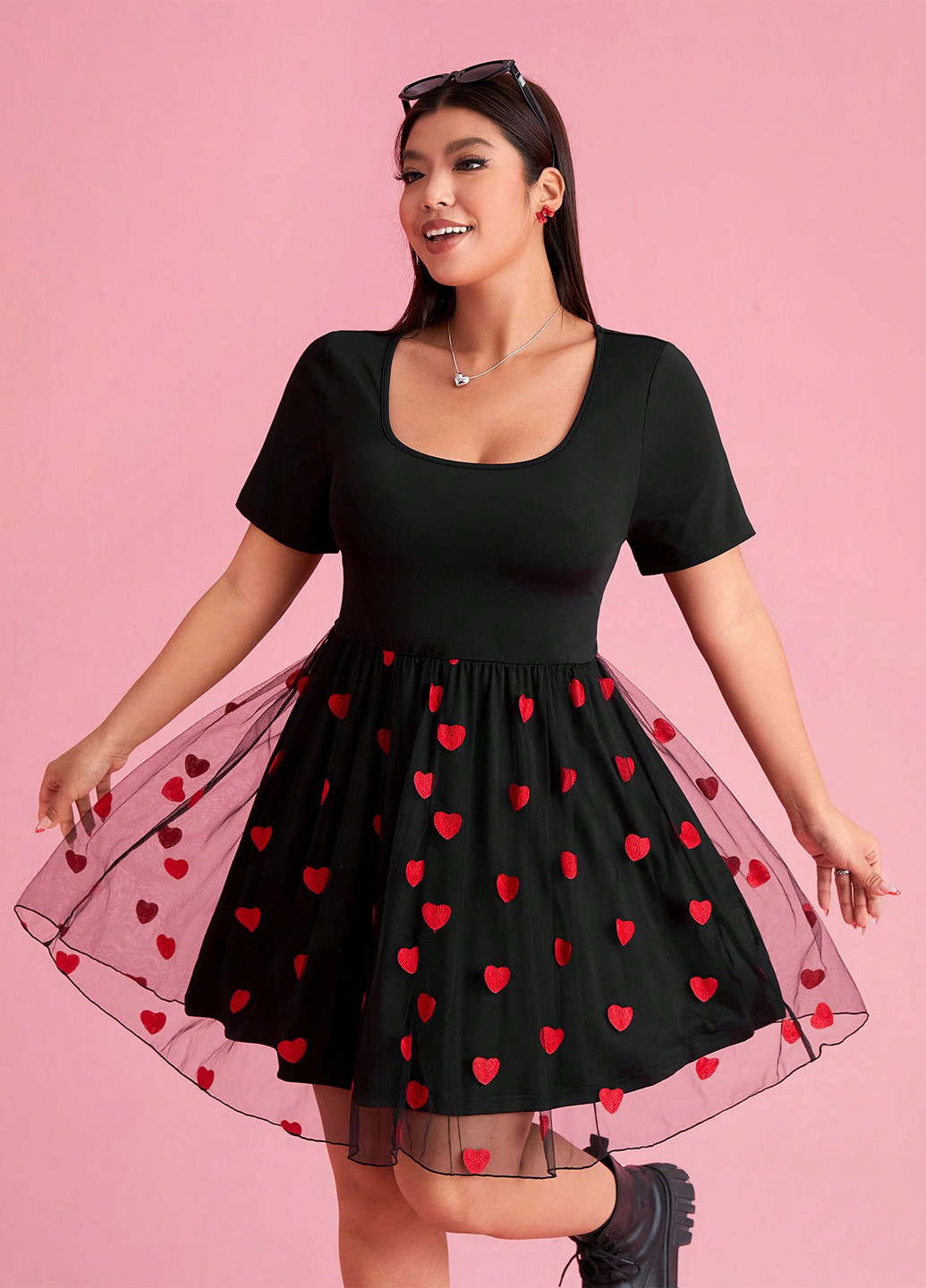 Черное праздничный, кэжуал платье клеш, а-силуэт, бэби долл SHEIN сердечки