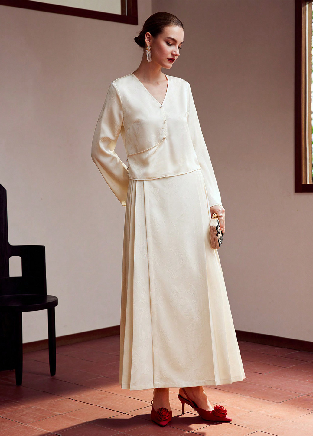 Кремова блуза на запах SHEIN