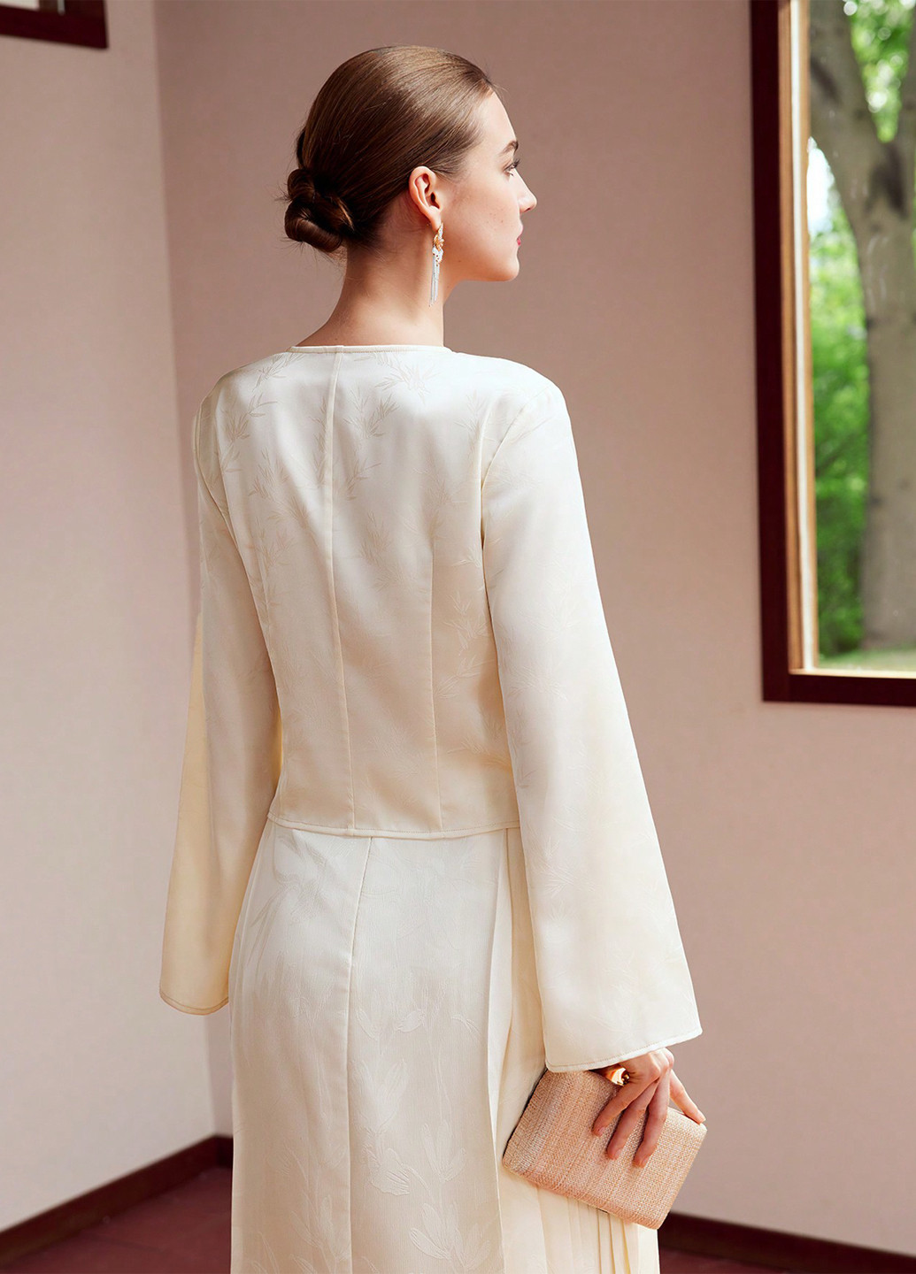 Кремова блуза на запах SHEIN