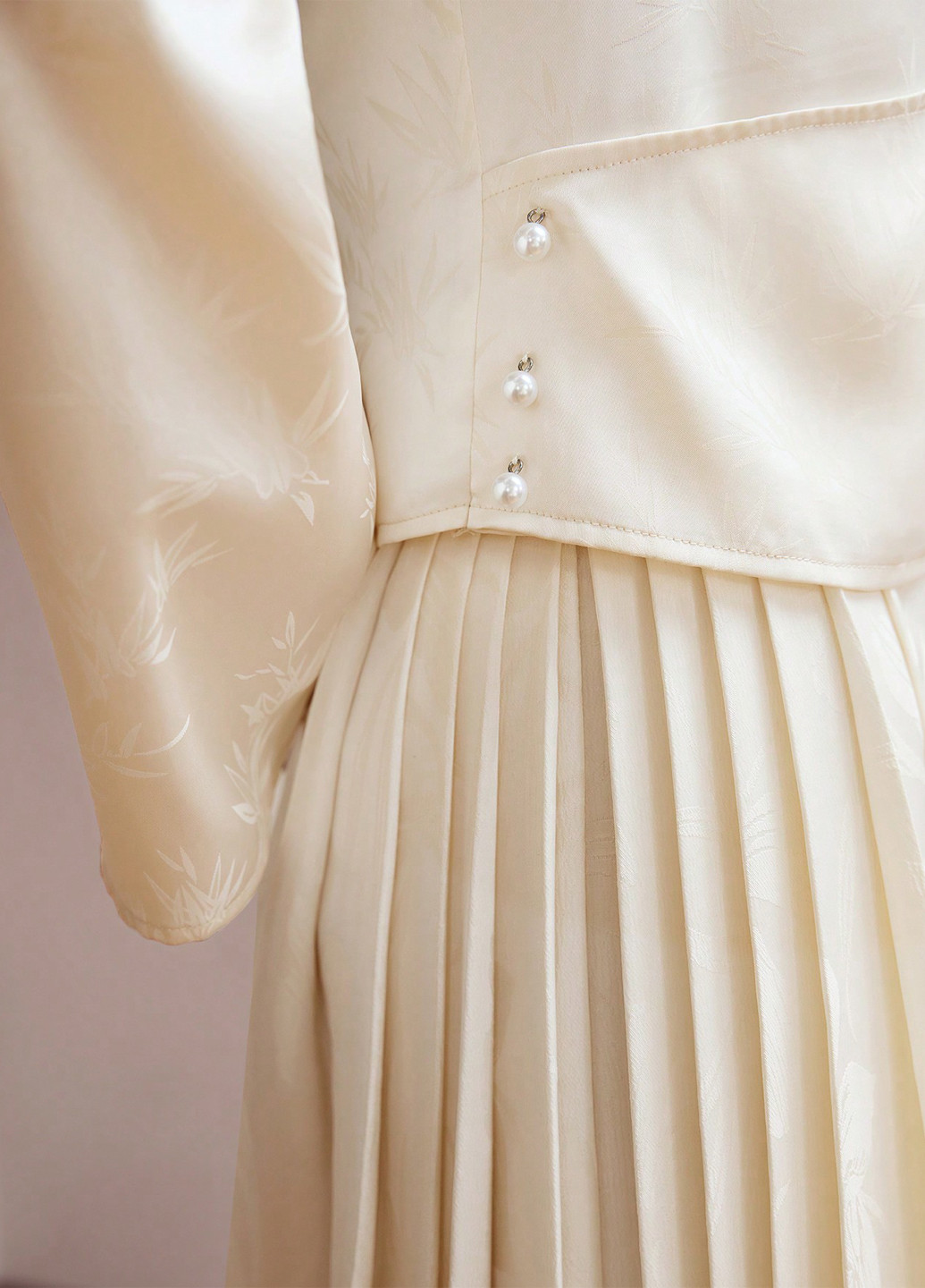 Кремова блуза на запах SHEIN