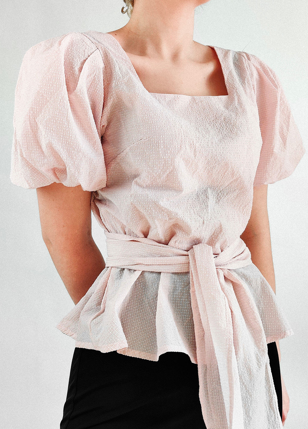 Светло-розовая летняя блуза с баской Nasty Gal