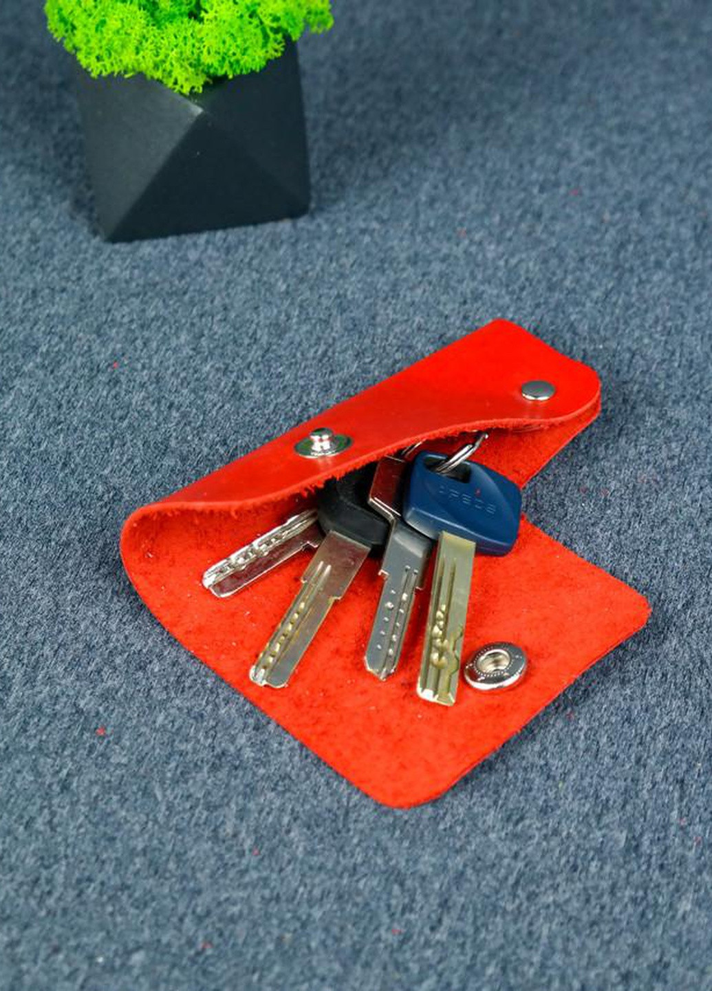 Кожаная ключница на кнопке №16, итальянский Краст, цвет Красный Berty (253839617)