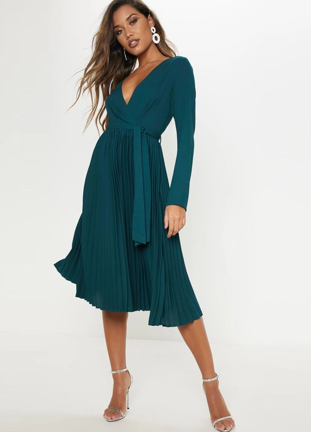 Изумрудное кэжуал платье плиссированное, клеш PrettyLittleThing однотонное