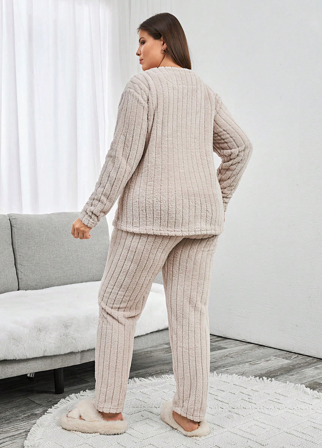 Бежевая всесезон пижама (лонслив, брюки) лонгслив + брюки SHEIN