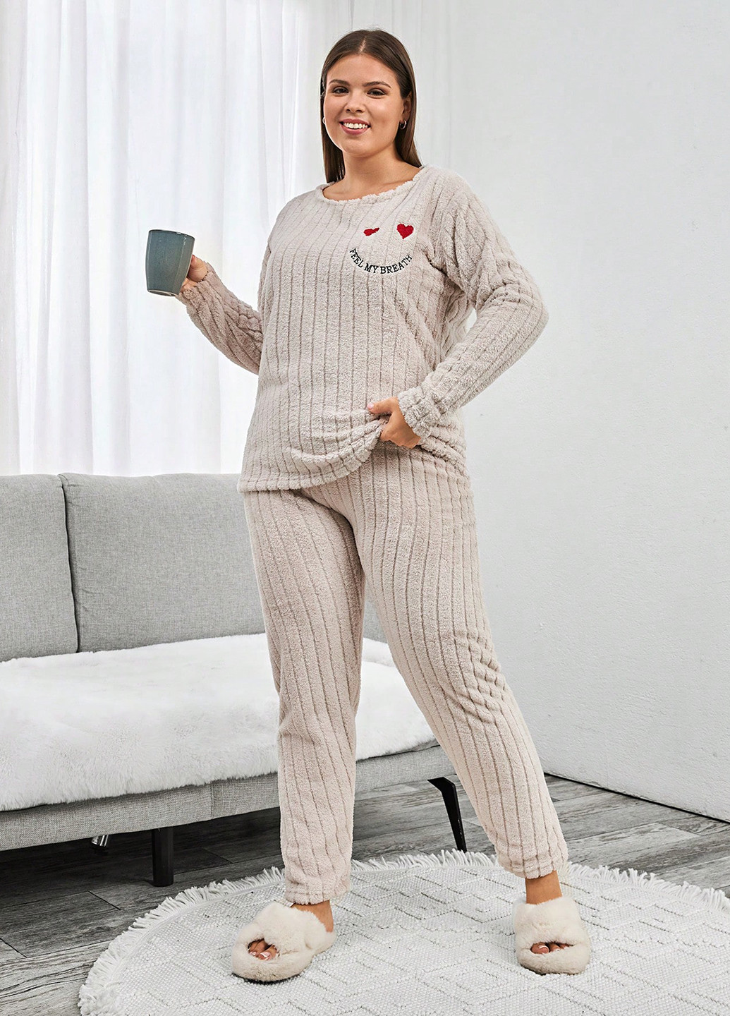 Бежевая всесезон пижама (лонслив, брюки) лонгслив + брюки SHEIN
