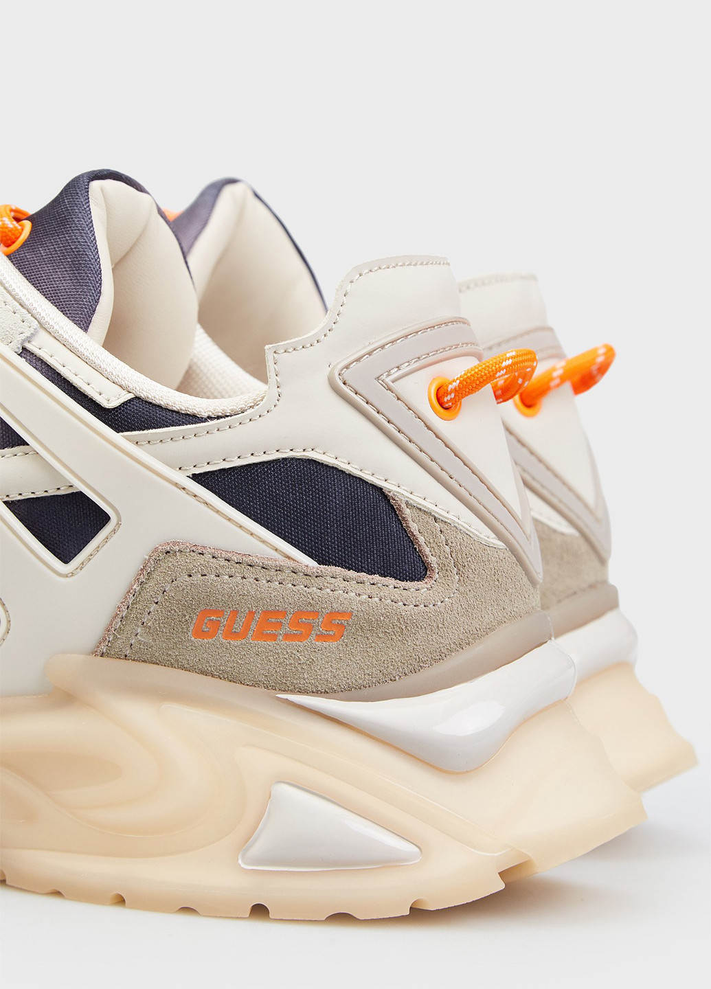 Бежевые всесезонные кроссовки Guess
