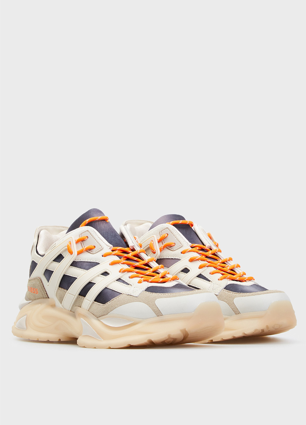 Бежевые всесезонные кроссовки Guess