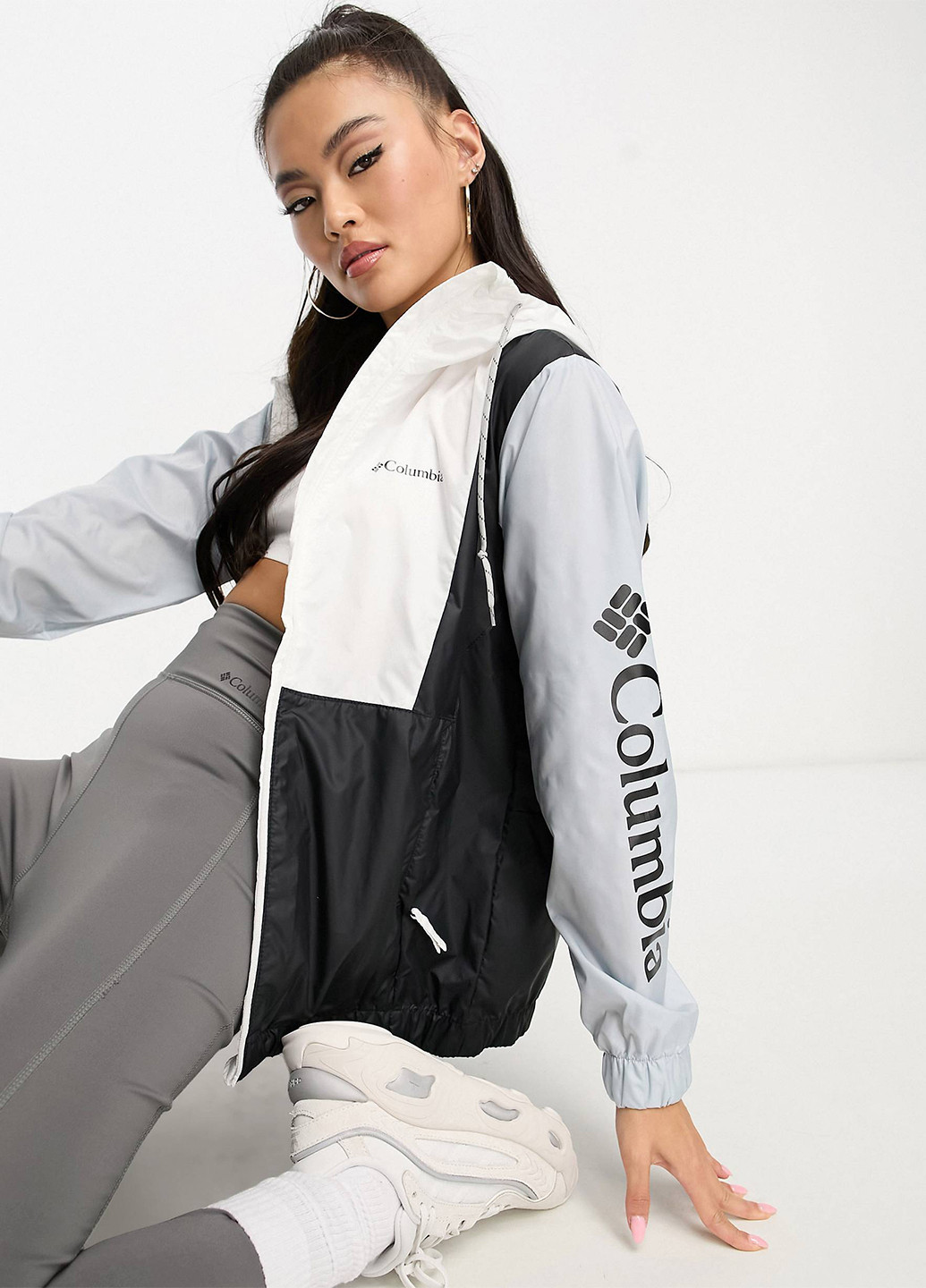 Черно-белая демисезонная куртка Columbia