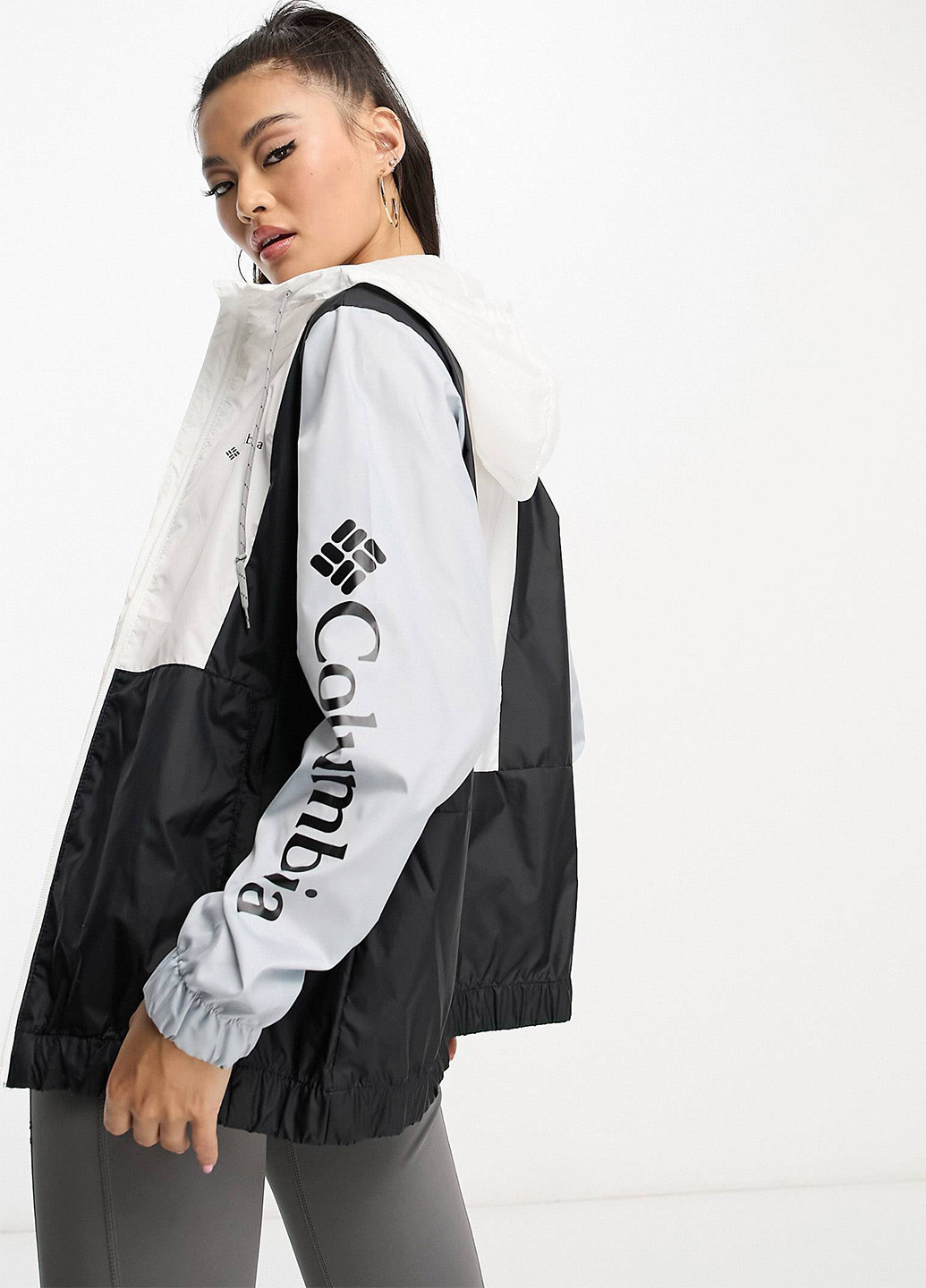 Черно-белая демисезонная куртка Columbia