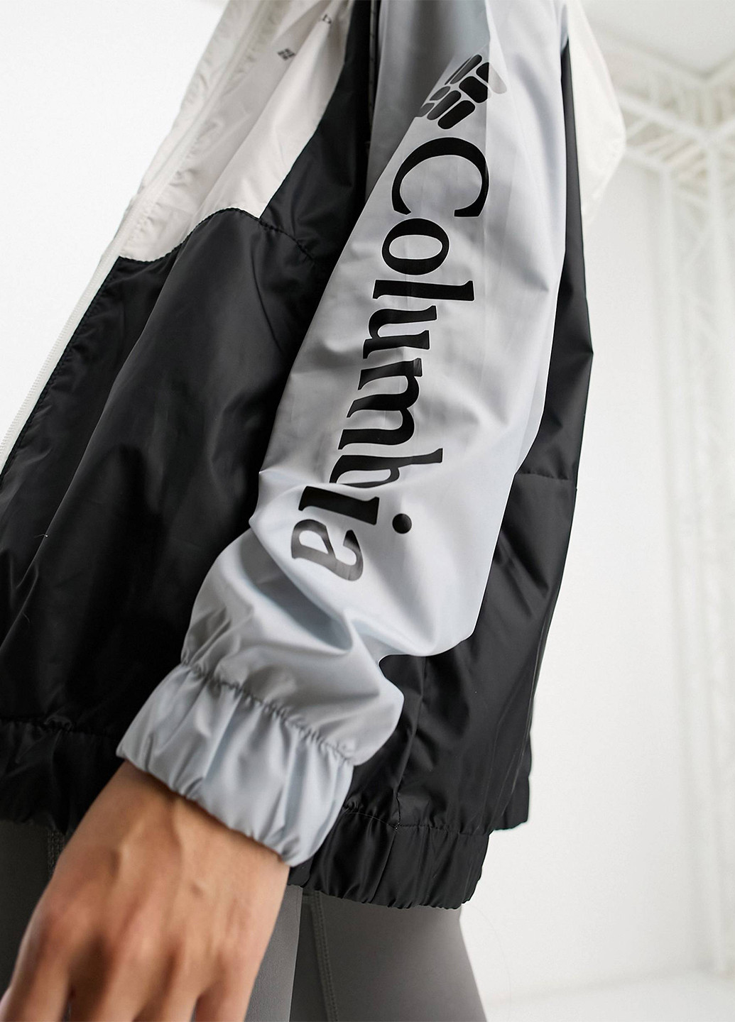 Черно-белая демисезонная куртка Columbia